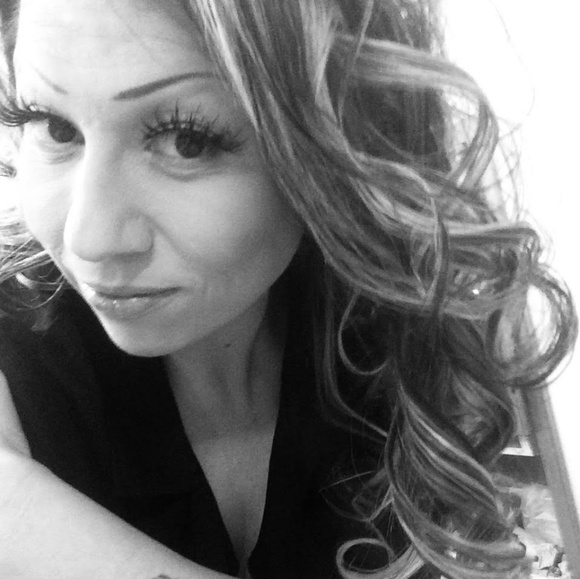 Meet your Posher, Trinity - Picture 1 of 1